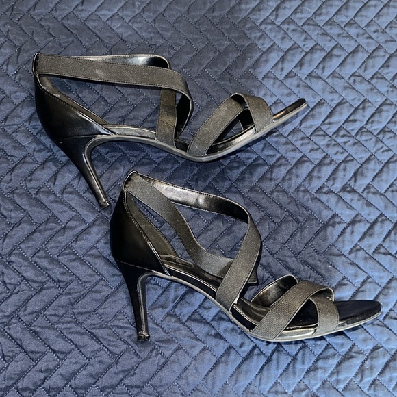 Bandolino black strappy open heels size 9! - Picture 4 of 7